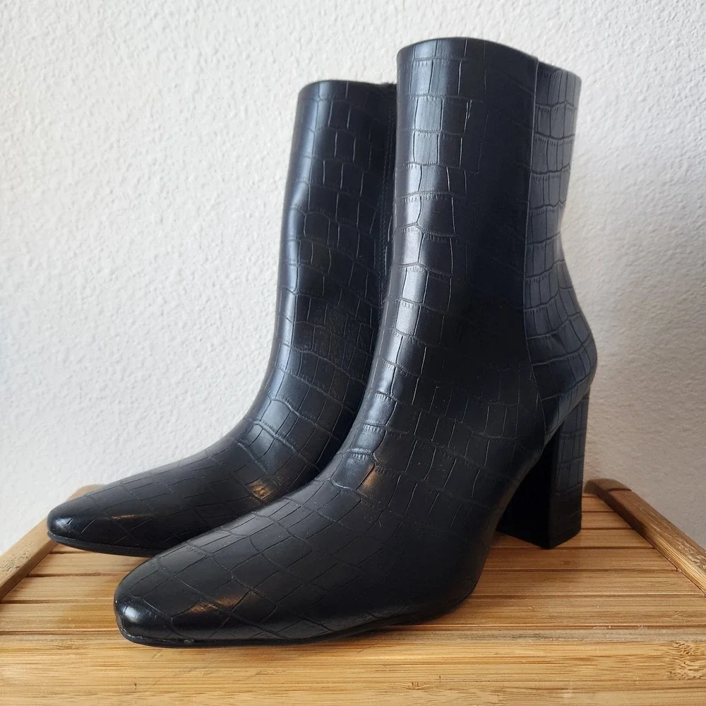 NEW H&M Womens Size 9 Black Crocodile Pattern Zip Up Ankle Heeled Booties Boots